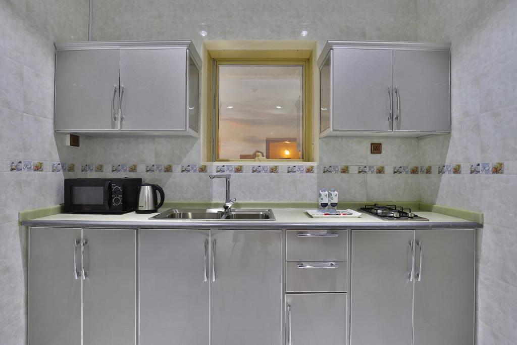 Kuchyň nebo kuchyňský kout v ubytování Dreams Houses furnished Suites