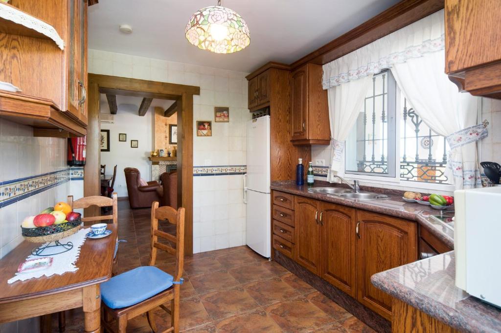 Kuchyňa alebo kuchynka v ubytovaní Villa Triana