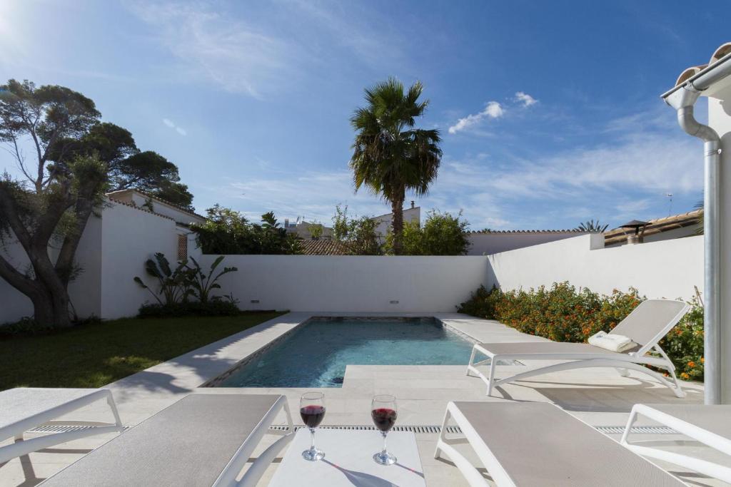 The swimming pool at or close to VILLA HOLLAND 11