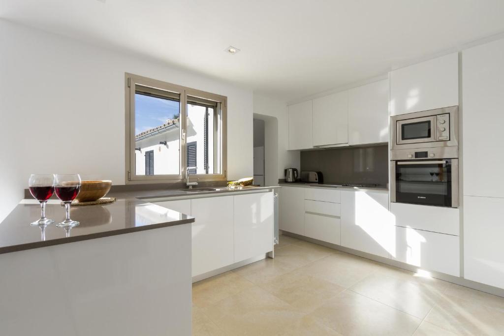A kitchen or kitchenette at VILLA HOLLAND 11