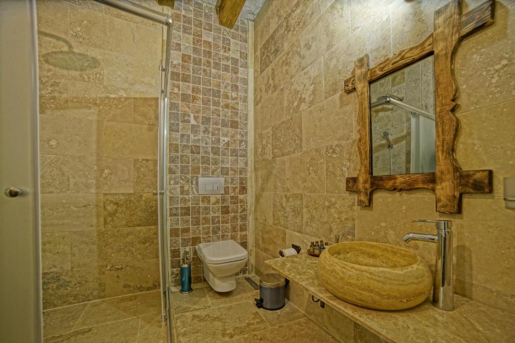 Risus Cave Suites - 5
