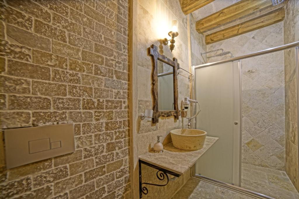 Risus Cave Suites - 4