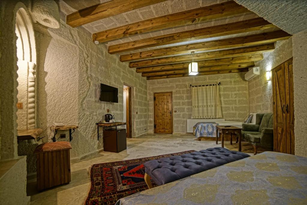 Risus Cave Suites - 2