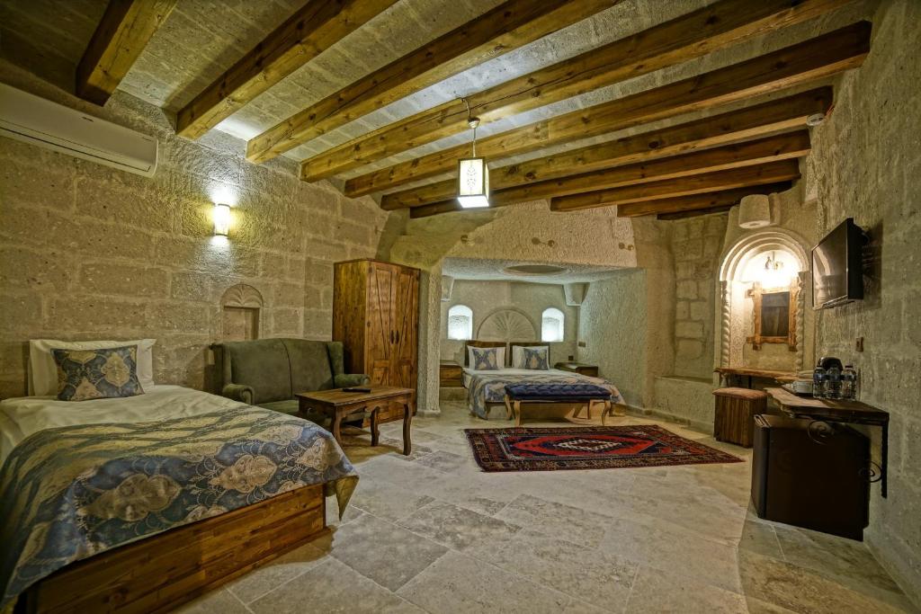 Risus Cave Suites - 1