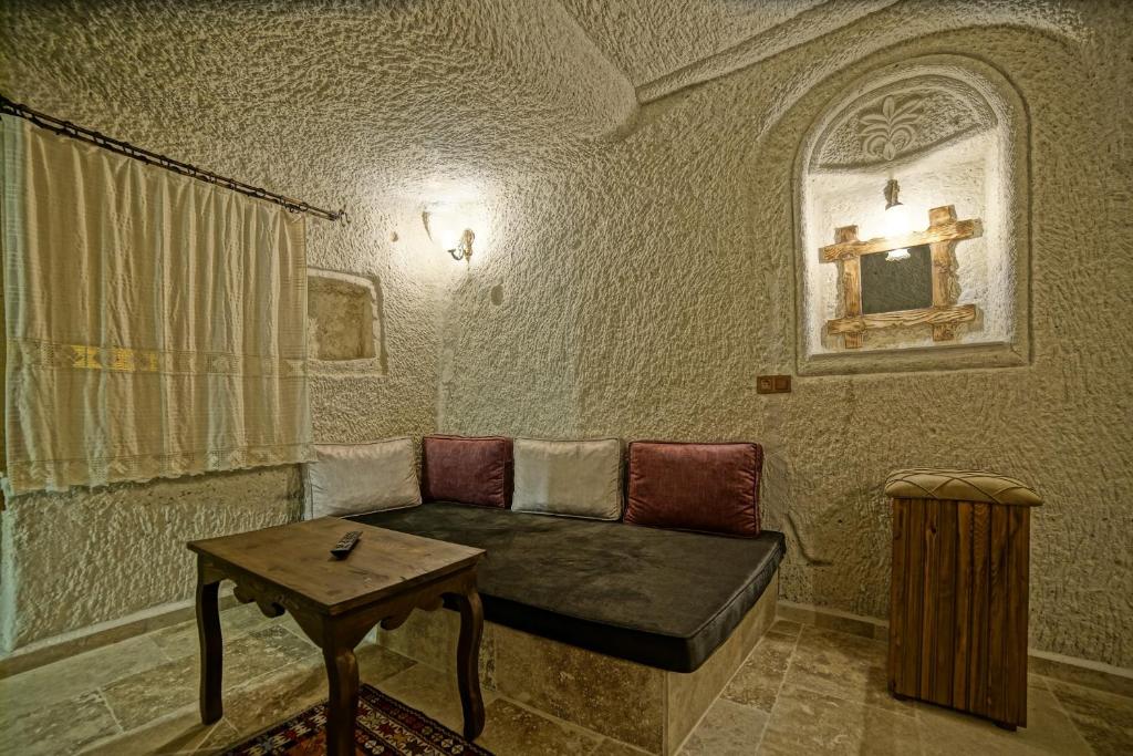 Risus Cave Suites - 17