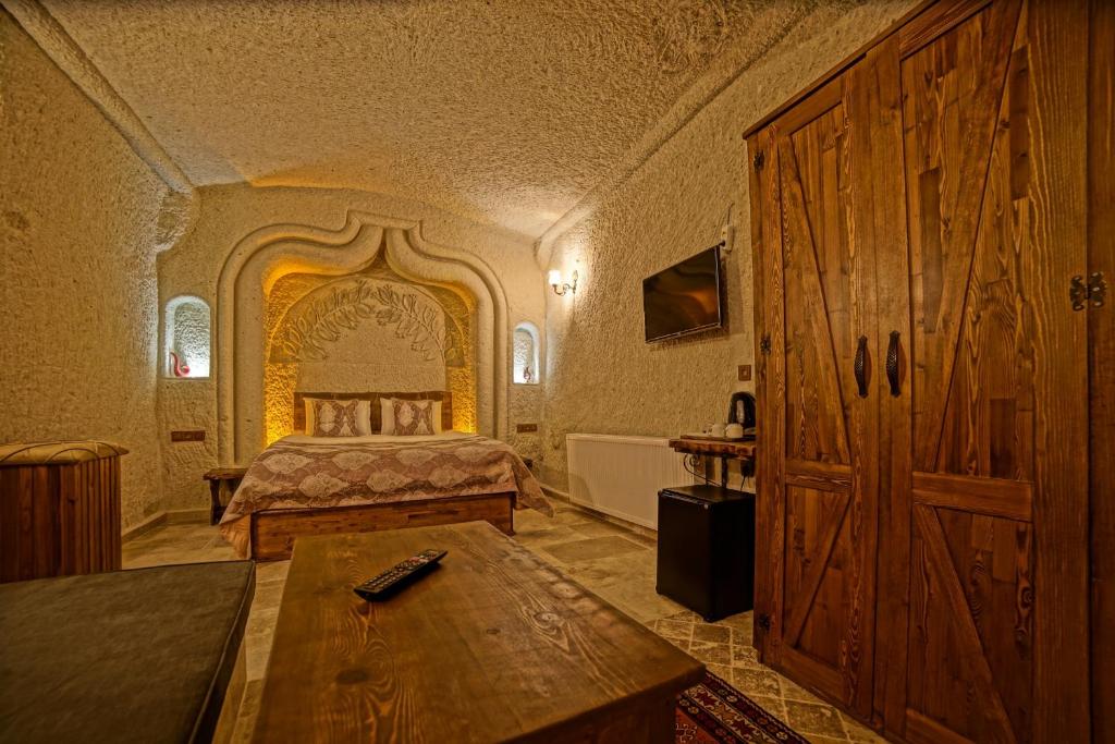 Risus Cave Suites - 16