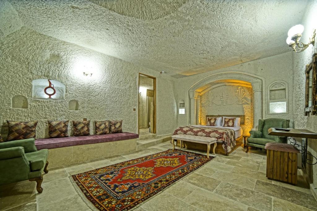 Risus Cave Suites - 12