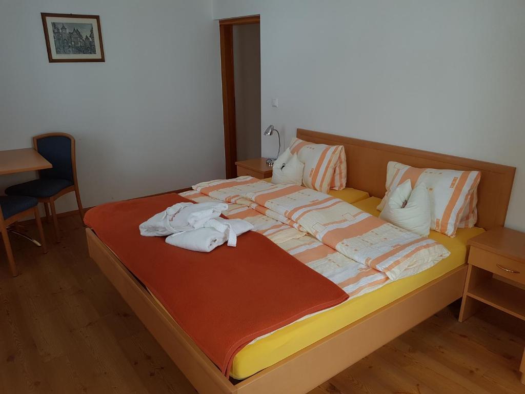 Postel nebo postele na pokoji v ubytování Der Perweinhof