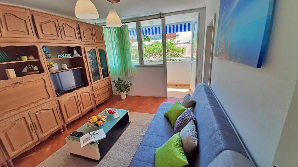 Kuchyňa alebo kuchynka v ubytovaní Town Center Apartment with Balcony