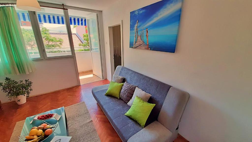 Posedenie v ubytovaní Town Center Apartment with Balcony