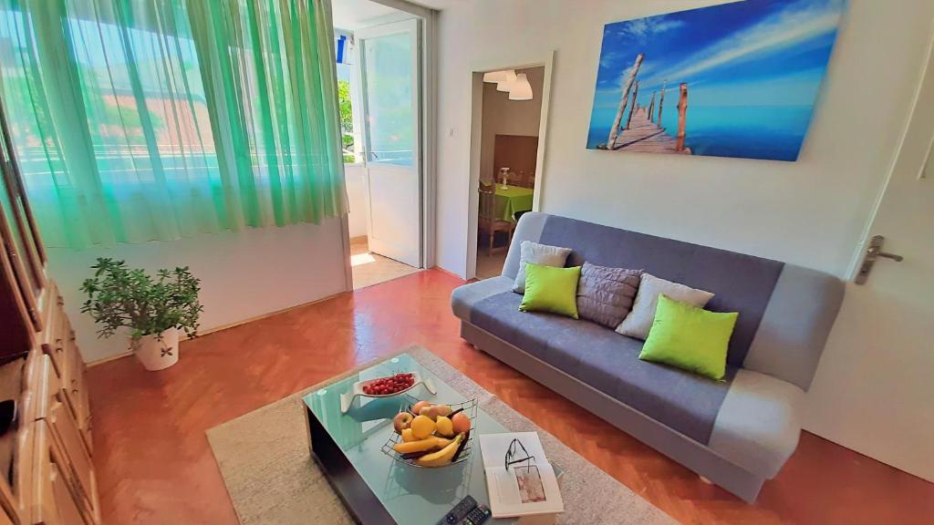 Posedenie v ubytovaní Town Center Apartment with Balcony