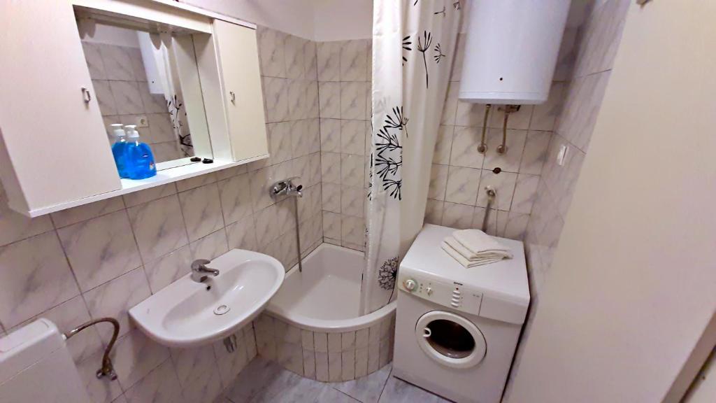 Kúpeľňa v ubytovaní Town Center Apartment with Balcony