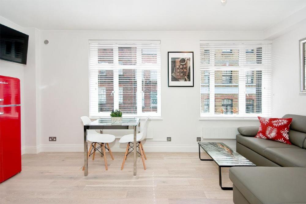 Posezení v ubytování F3 Greek Street by City Living London