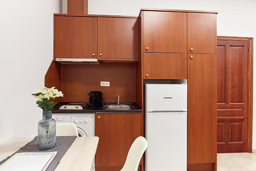Kuchyň nebo kuchyňský kout v ubytování LEEWAYS LOFT XVI in GRAN VÍA