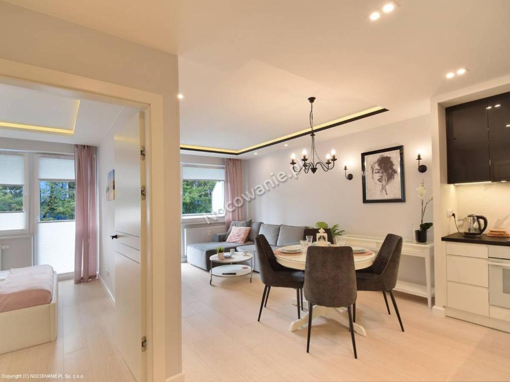 Kuchyňa alebo kuchynka v ubytovaní APARTAMENT BLIŻEJ MORZA Sorrento z garażem