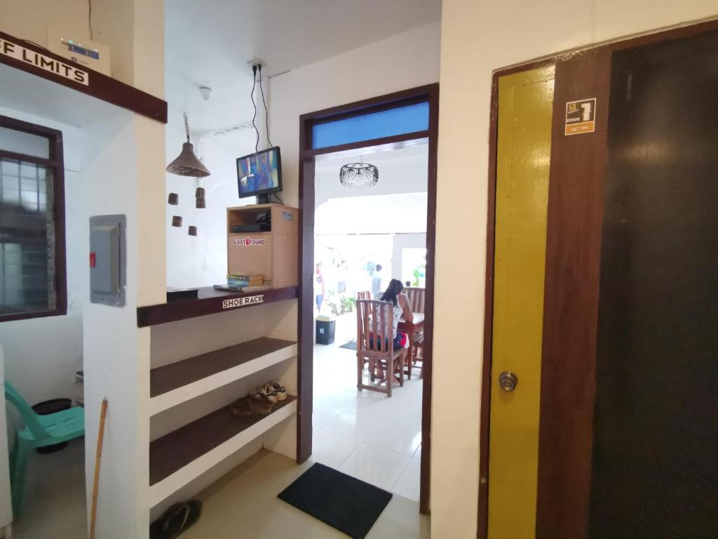 Kuchyň nebo kuchyňský kout v ubytování One Hostel - El Nido
