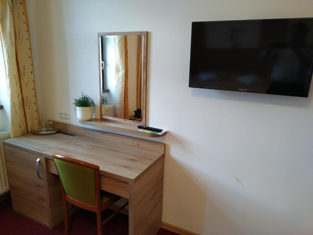 TV a/nebo společenská místnost v ubytování Anna SPA & Wellness Hotel Nejdek