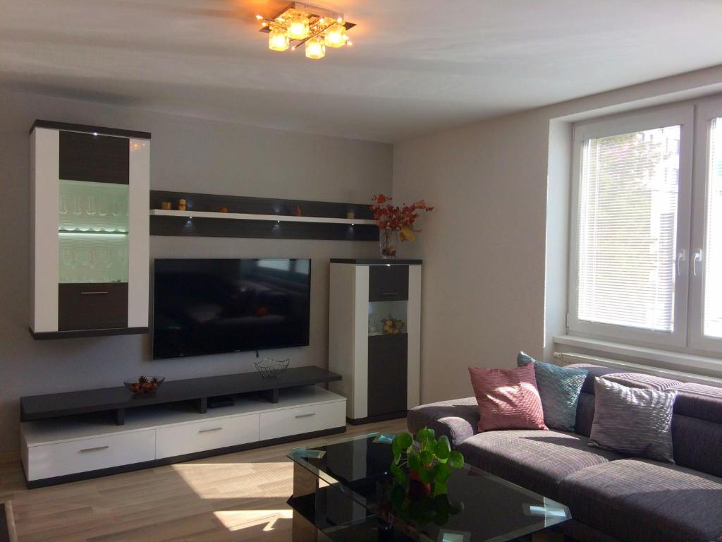 Televízia a/alebo spoločenská miestnosť v ubytovaní City Centre Apartment Liptovsky Mikulas