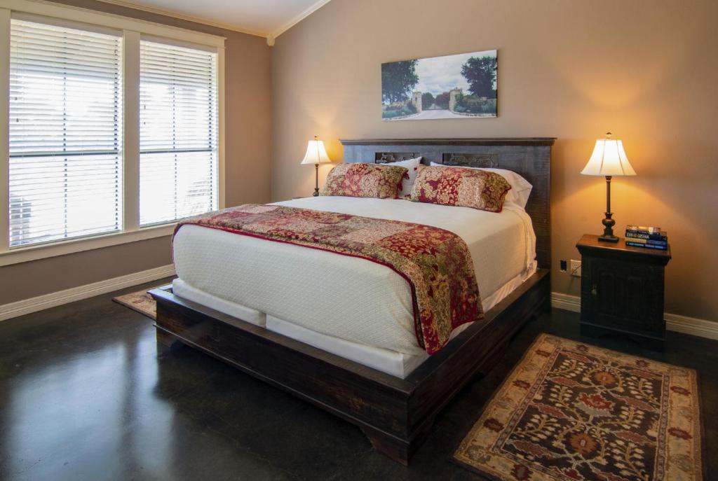 Riven Rock Ranch - Cedar Cabin - Housity