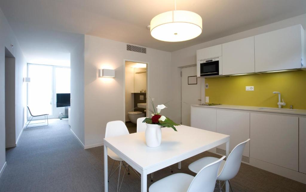 Kuchyň nebo kuchyňský kout v ubytování Hotel Lavaux