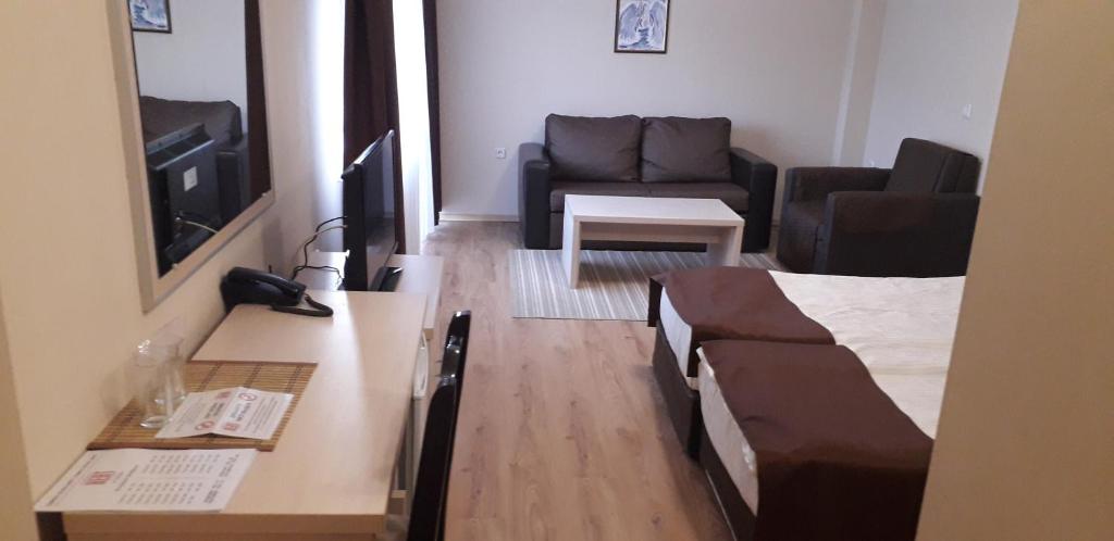 TV a/nebo společenská místnost v ubytování Heat Complex Family Hotel
