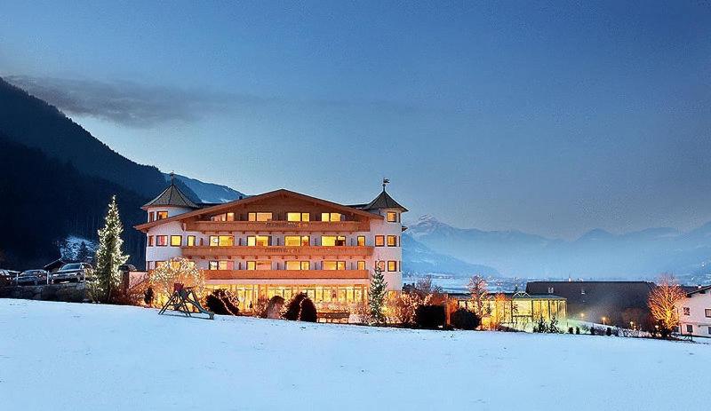 Nespecifikovaný výhled na hory nebo výhled na hory při pohledu z hotelu