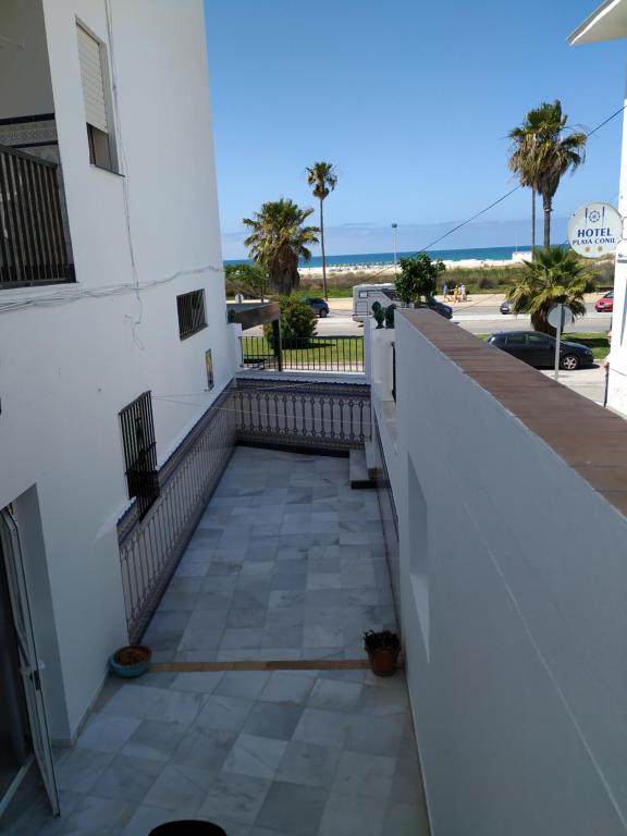 Apartamento primera linea de playa con gran patio, consultar disponibilidad de aparcamiento