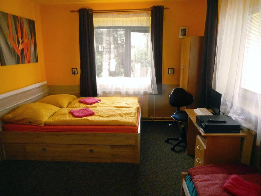 Postel nebo postele na pokoji v ubytování Apartmány Šárka Újezd u Hradce Králové