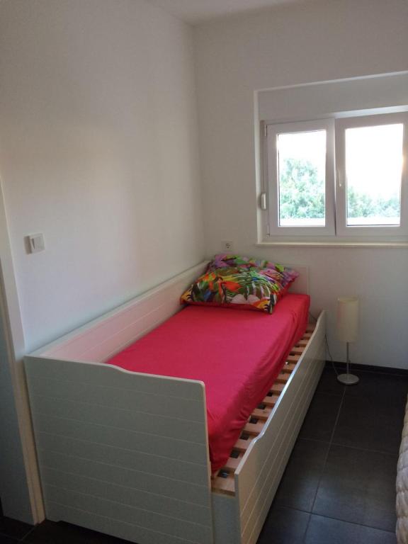 Posteľ alebo postele v izbe v ubytovaní Apartments Madzari - Ciovo - Pool