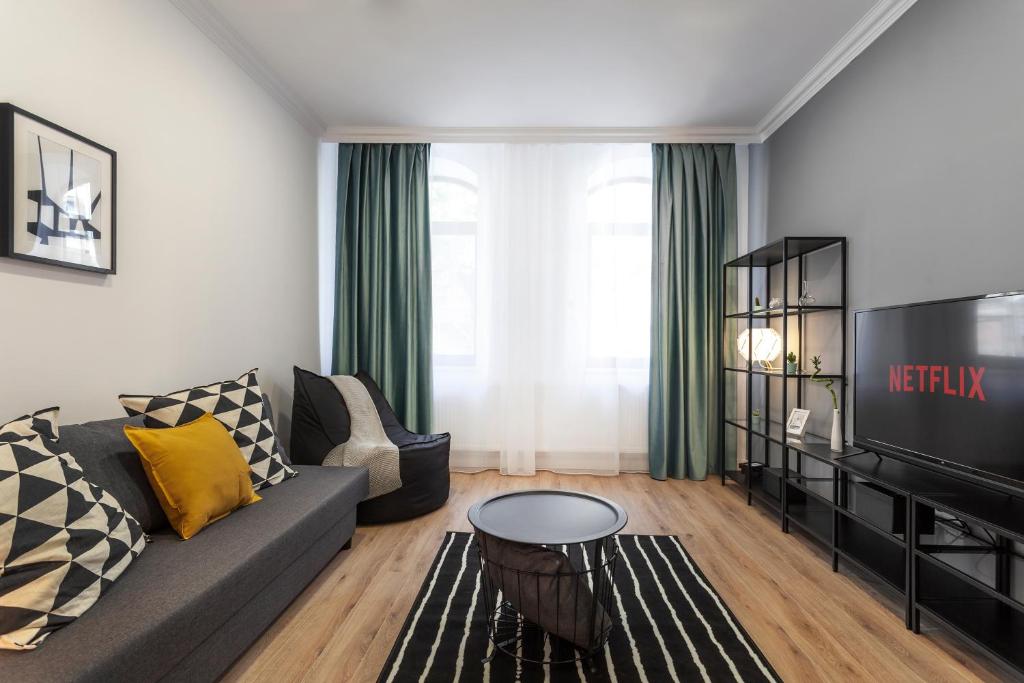 TV a/nebo společenská místnost v ubytování Martin Boutique Hotel