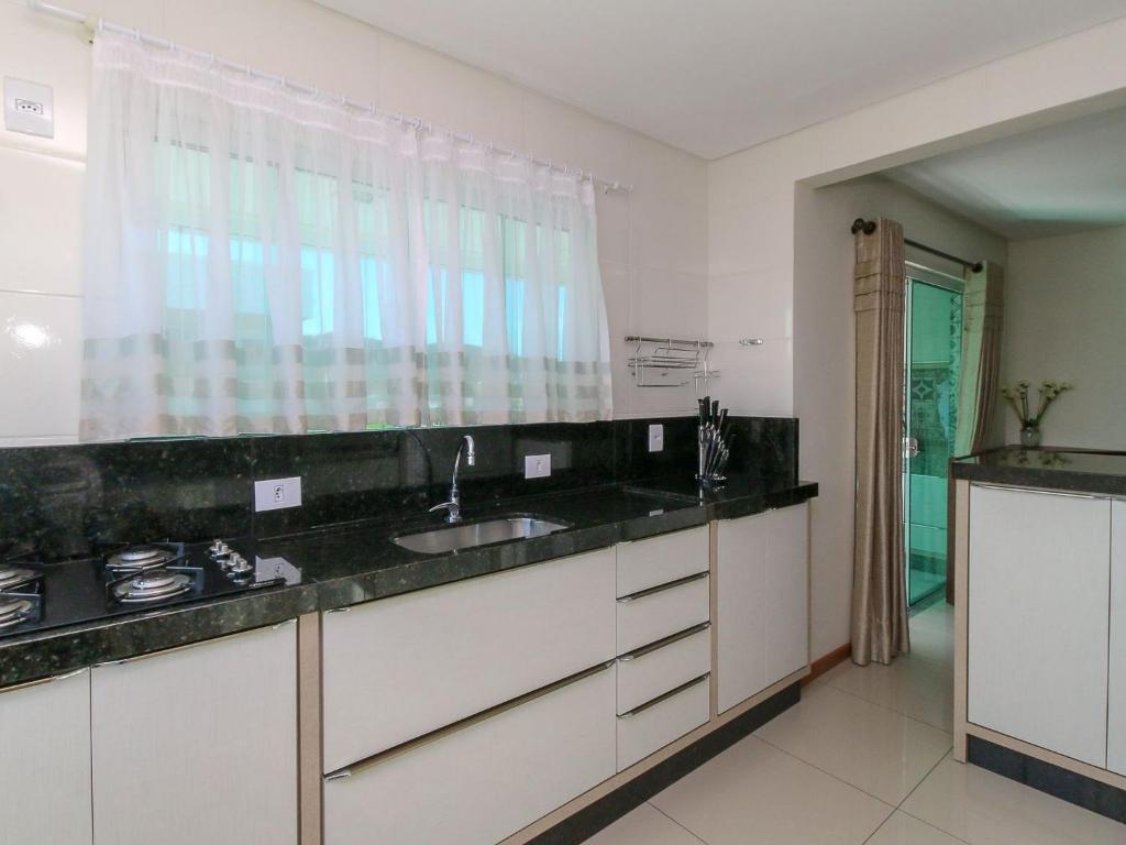  Aluguel Apartamento 2 quartos sendo 1 suíte / Bombas-SC