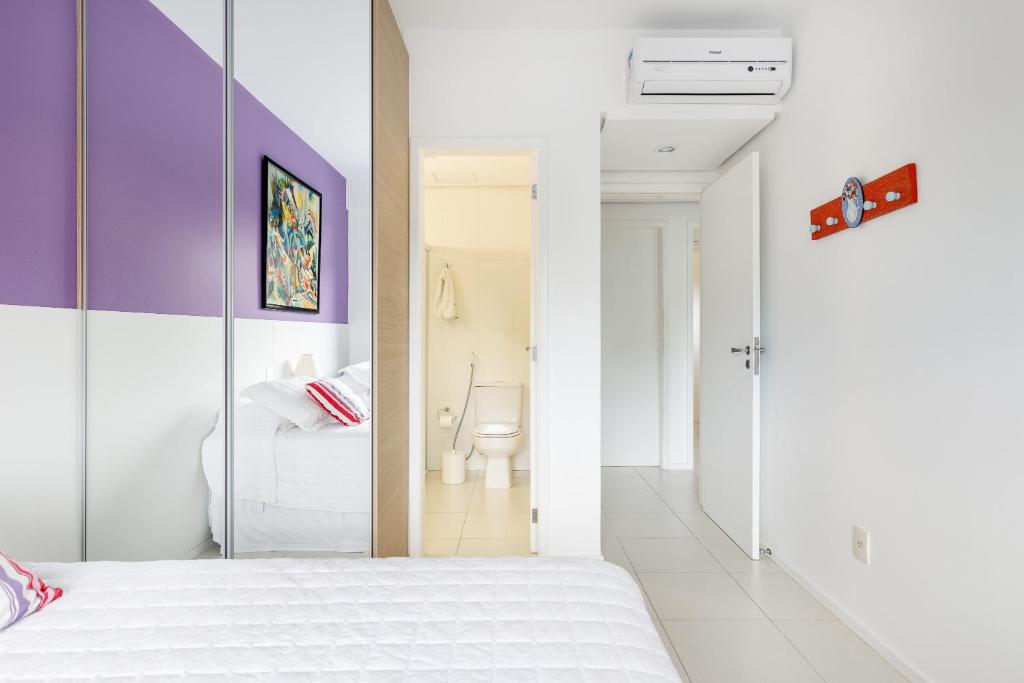  Apartamento com 4 suítes pé na areia