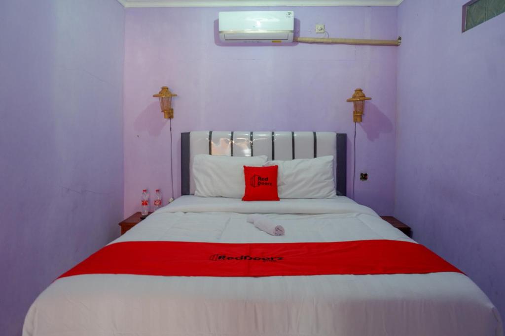 RedDoorz near Goa Jatijajar 2 - Tweepersoonskamer