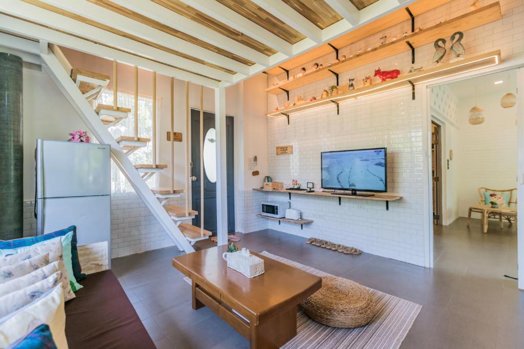 TV a/nebo společenská místnost v ubytování Perennial Resort