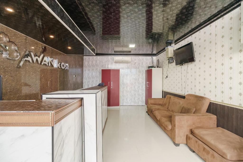 TV a/nebo společenská místnost v ubytování RedDoorz Plus near Palembang Icon Mall 2