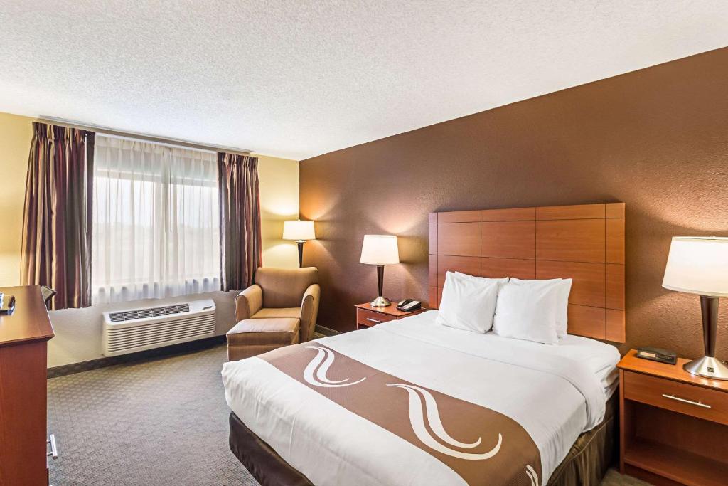 Quality Inn - Queen Room - No Fumar