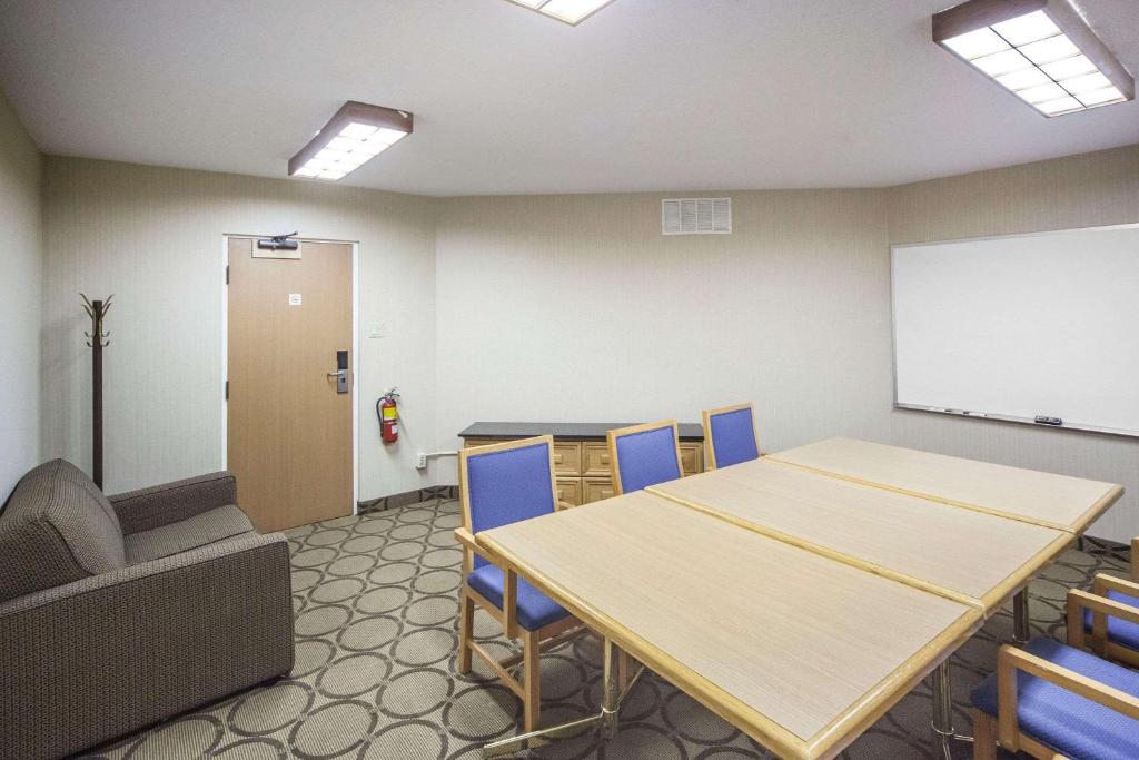 Comfort Inn West - Resim 26