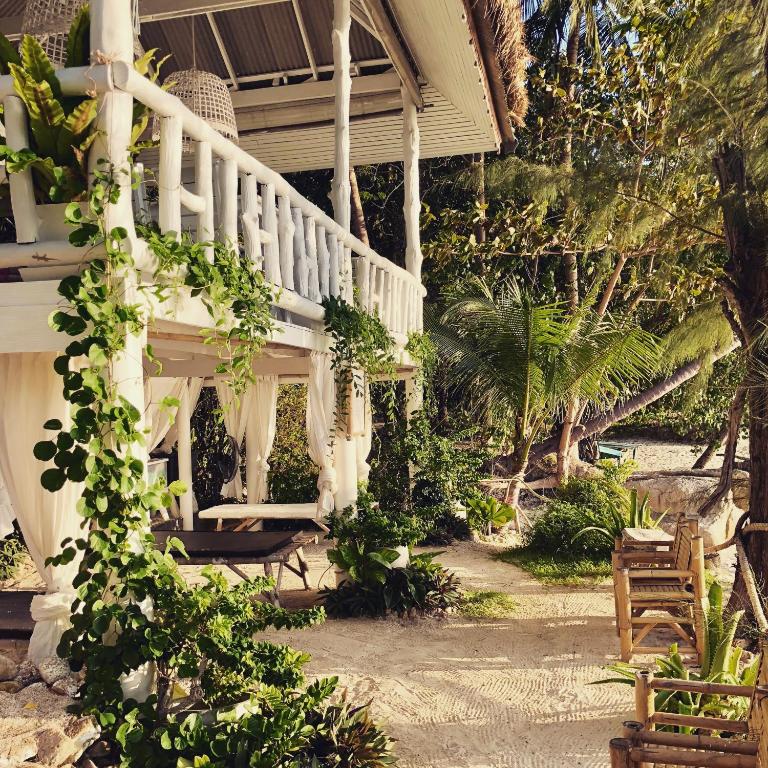 Coconut Beach Bungalows - 12