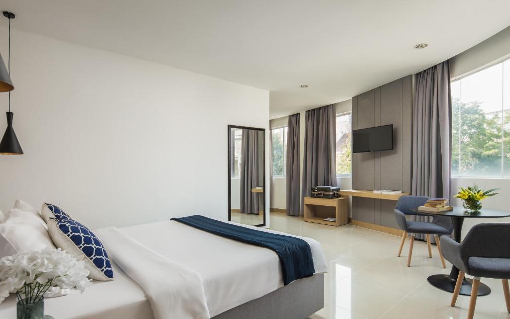 Postel nebo postele na pokoji v ubytování Altos Hotel