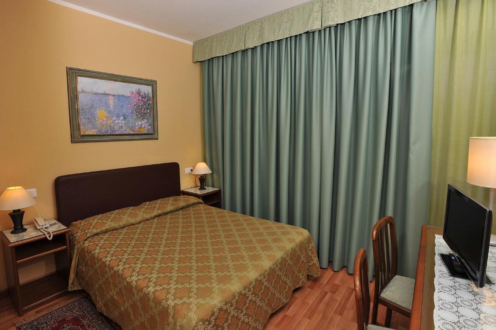 Postel nebo postele na pokoji v ubytování Hotel Lago Verde