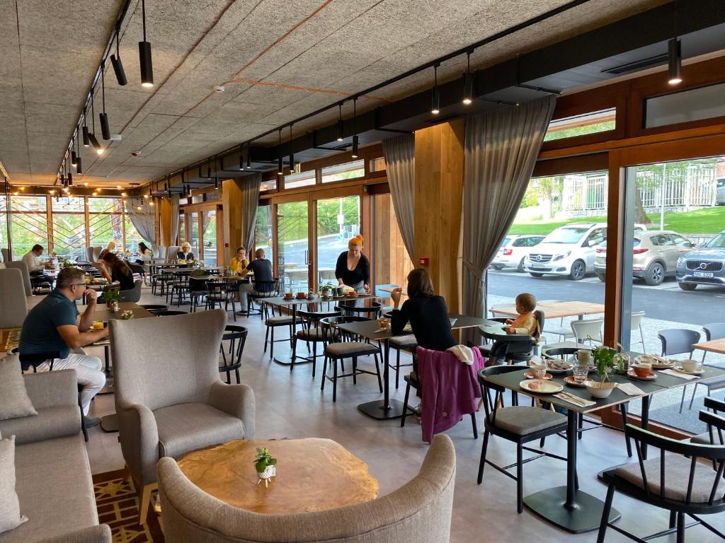 Reštaurácia alebo iné gastronomické zariadenie v ubytovaní Apartman Pod Hrebienkom - C218