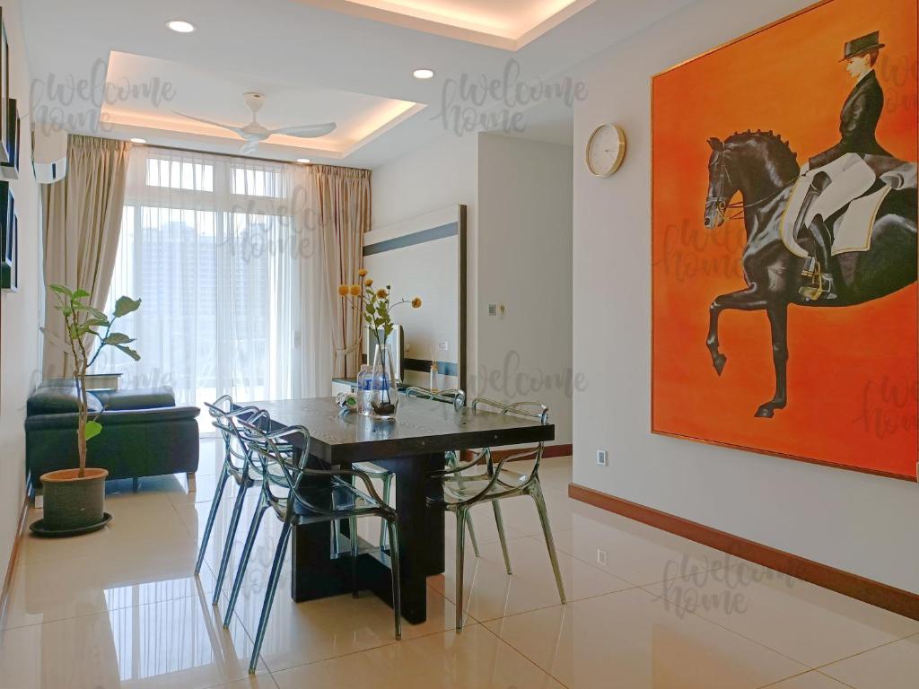 Paragon Residences Straits View Homestay by WELCOME HOME - Two-Bedroom Apartment With Balcony