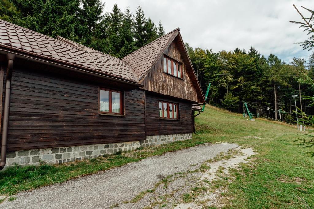 Budova, v ktorej sa horská chata nachádza