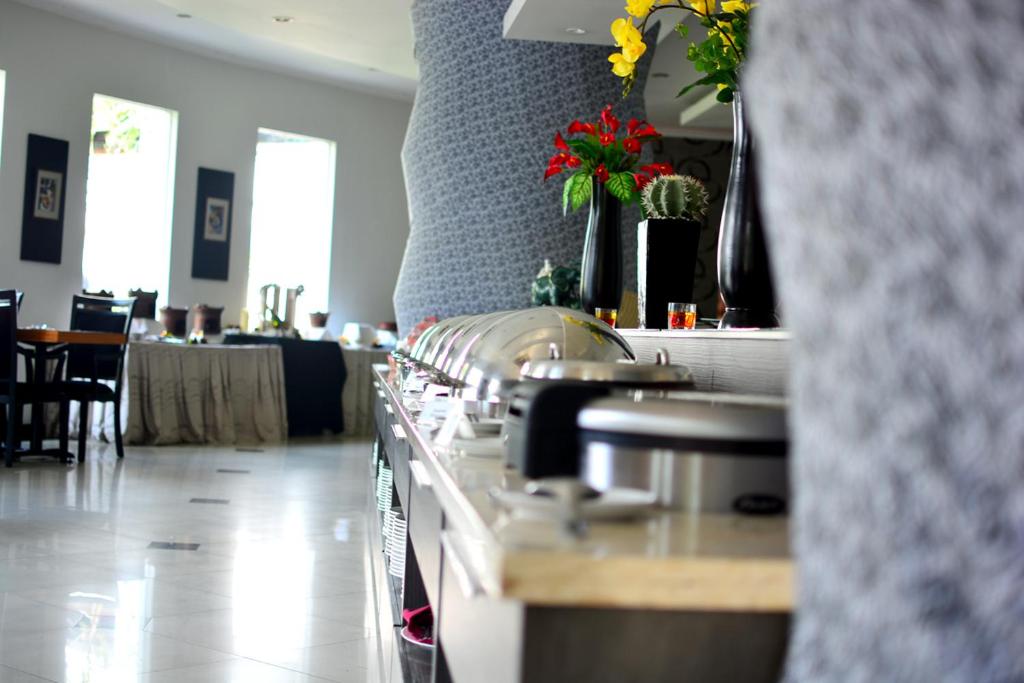 Posezení v ubytování The Sun Hotel Sidoarjo