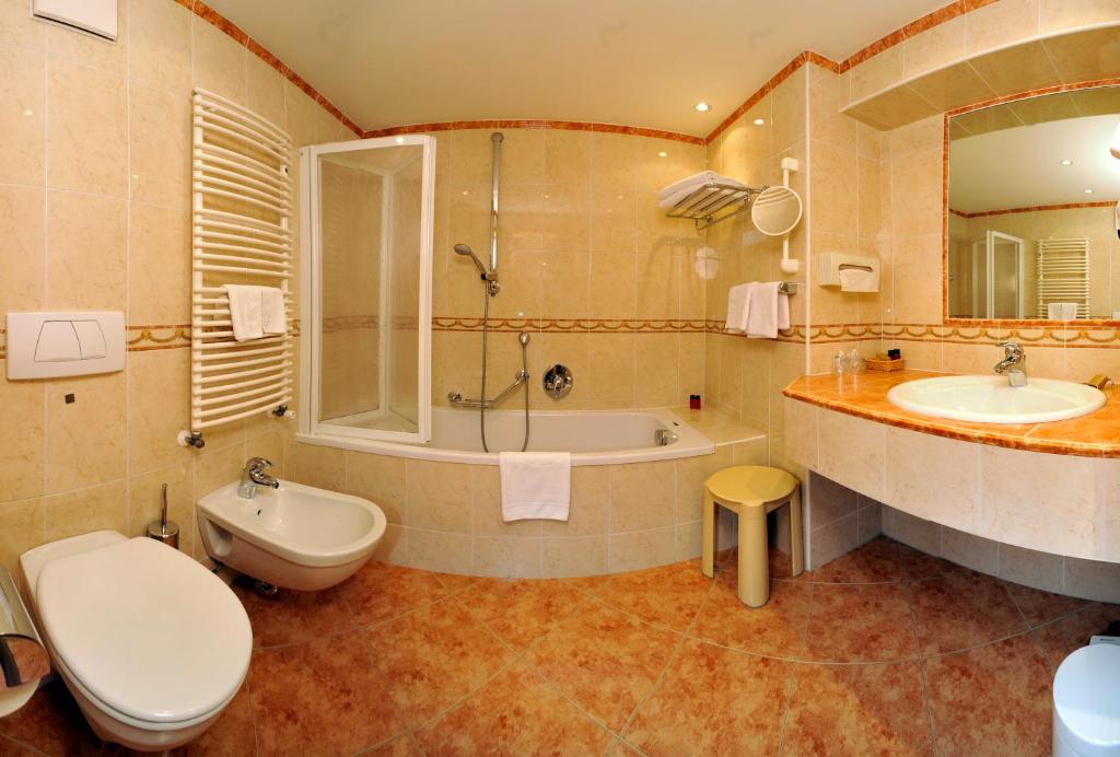 Hotel Garni Concordia - Dolomites Homeにあるバスルーム
