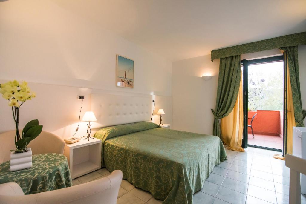 Postel nebo postele na pokoji v ubytování Hotel Residence Villa San Giovanni