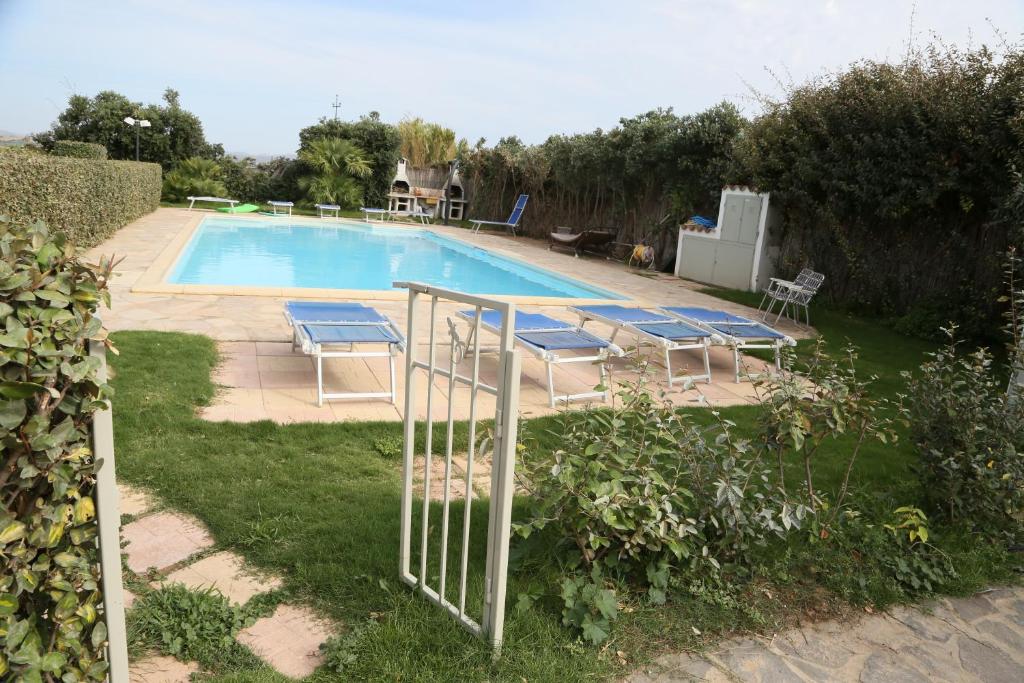 Casa Anita a Porto Pino - Incantevole villa con piscina