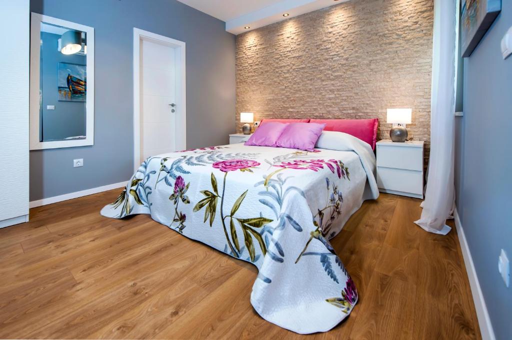Łóżko lub łóżka w pokoju w obiekcie Apartments Modrušan