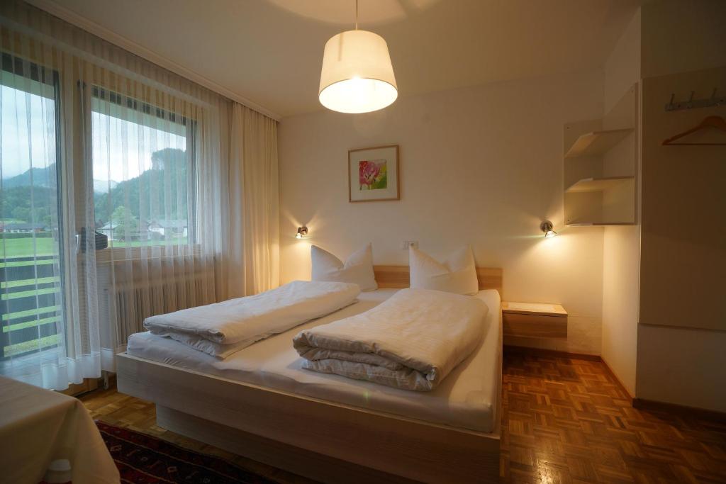 Postel nebo postele na pokoji v ubytování Gästehaus Meusburger