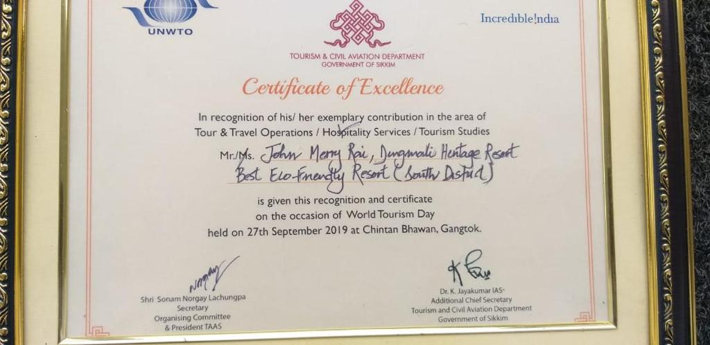 Certifikát, hodnocení, plakát nebo jiný dokument vystavený v ubytování Dungmali Heritage Resort
